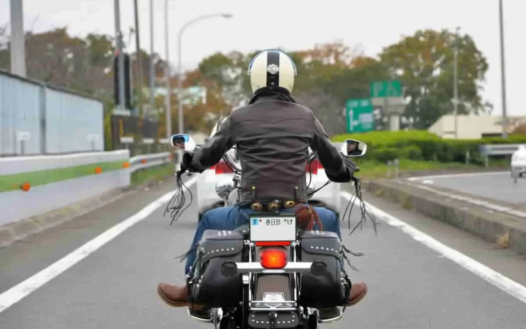 Équipement moto obligatoire en 2025 : réglementation et liste complète