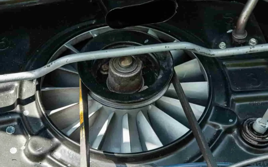 Pourquoi le ventilateur de votre voiture tourne après l&rsquo;arrêt du moteur ? Causes, durée et solutions