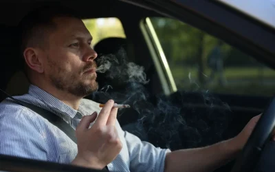 Comment enlever l&rsquo;odeur de tabac dans une voiture : solutions radicales et astuces naturelles