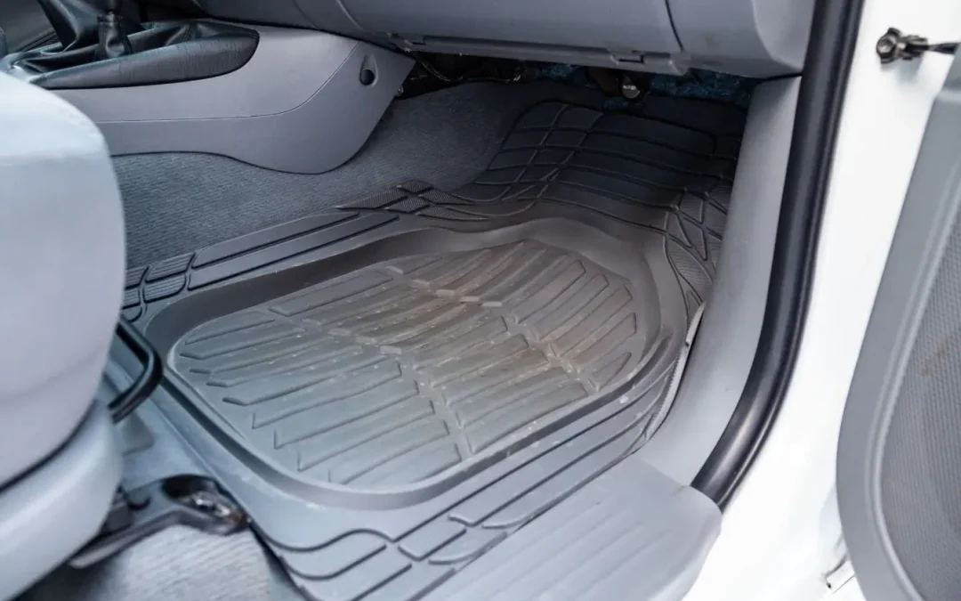 Tapis de voiture en caoutchouc pour l&rsquo;hiver : le guide pour protéger votre habitacle