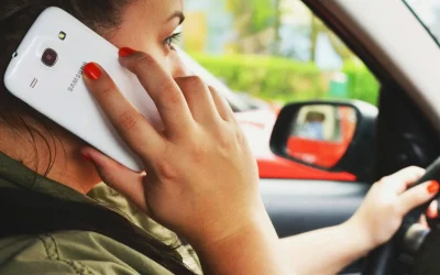 Téléphone au volant : quelles sont les sanctions et le retrait de points en 2026 ?
