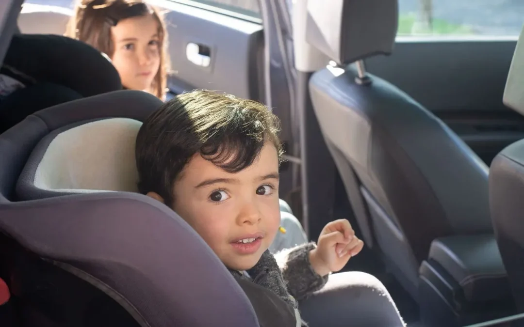 Siège auto dos à la route : jusqu&rsquo;à quel âge le maintenir ?