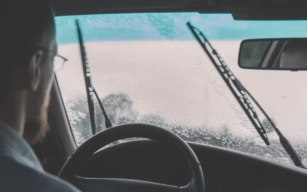 Capteur de pluie pare-brise : principe de fonctionnement et utilité