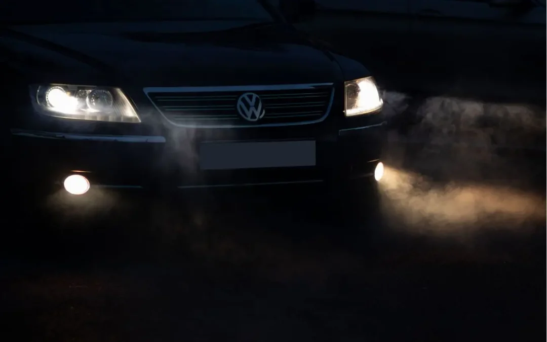 Conduire dans le brouillard : conseils de sécurité et réglementation