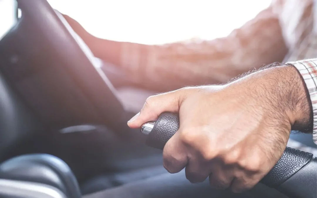 Freinage d&rsquo;urgence automatique (AEB) : fonctionnement, capteurs et enjeux de sécurité