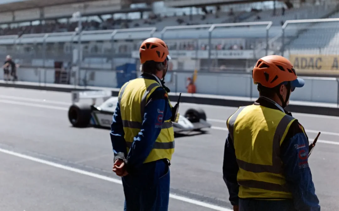 Comment devenir commissaire de course automobile ? Le guide complet 2026